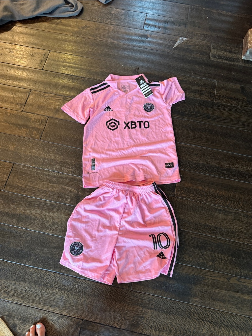 NWT Messi kit sz 26 fits 10-12 years